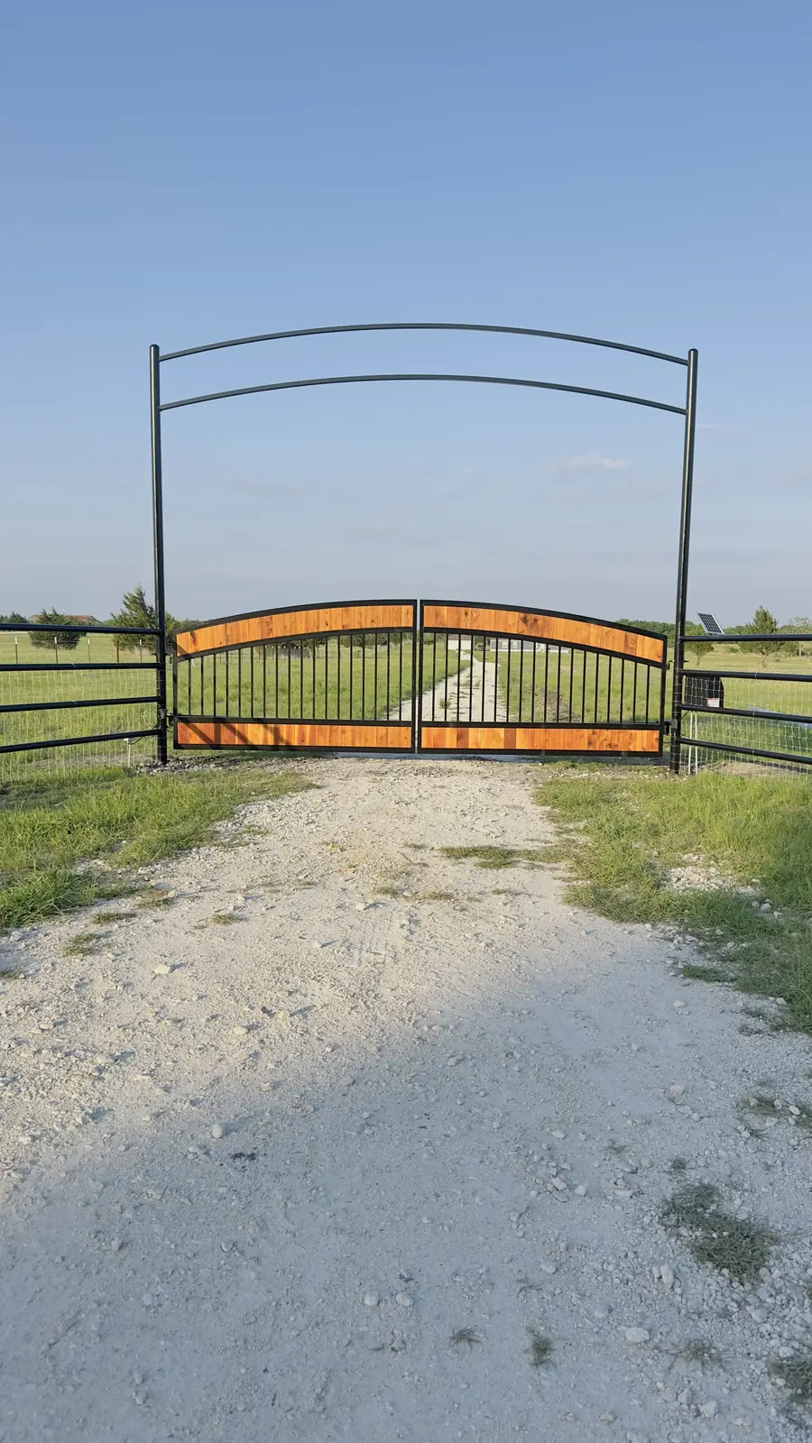 Cedar driveway gate and matching privacy fence built by Aesthetic Gates & Fence in Navarro County, Texas