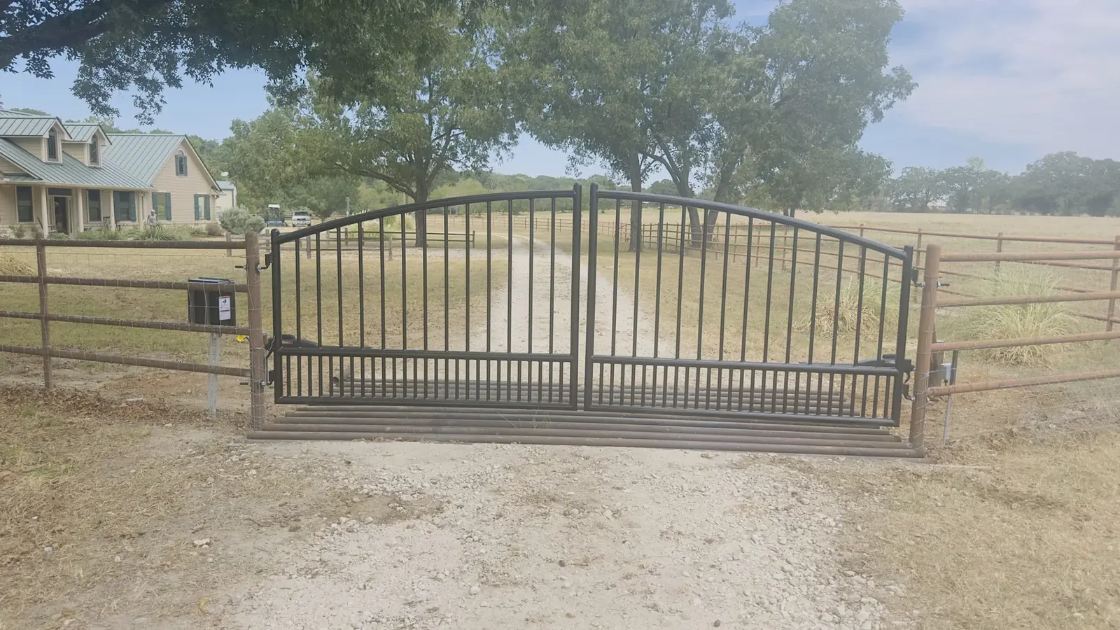 Bronze arched ranch gate by Aesthetic Gates & Fence in Navarro County, Texas