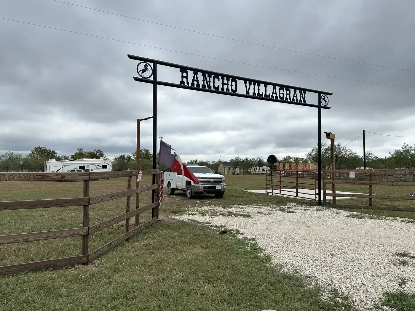 Welded pipe ranch entrance gate built by Aesthetic Gates & Fence in Navarro County, Texas