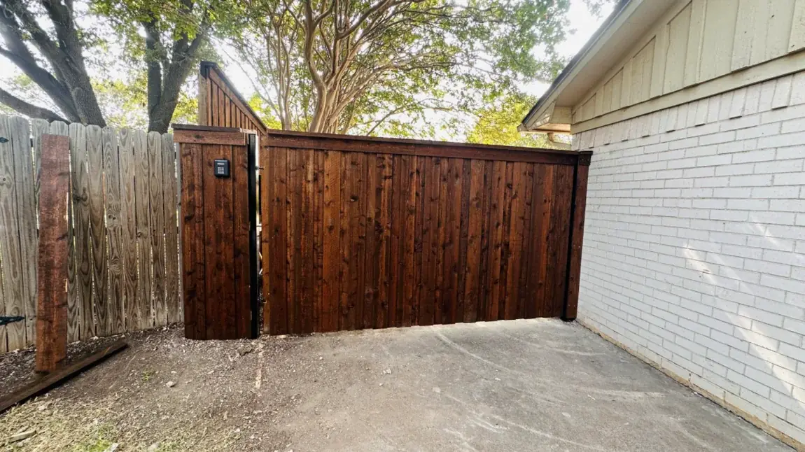 Stained wood fence down a side yard by Aesthetic Gates & Fence in Navarro County, Texas