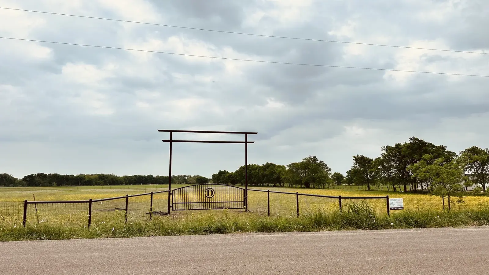 Steel ranch entrance arch by Aesthetic Gates & Fence in Navarro County, Texas